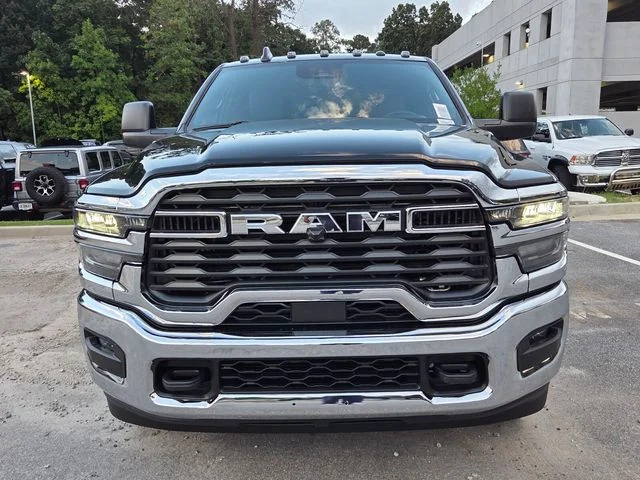 New 2026 Diamond Black Crystal Pearl-Coat Exterior Paint RAM Tradesman image 2