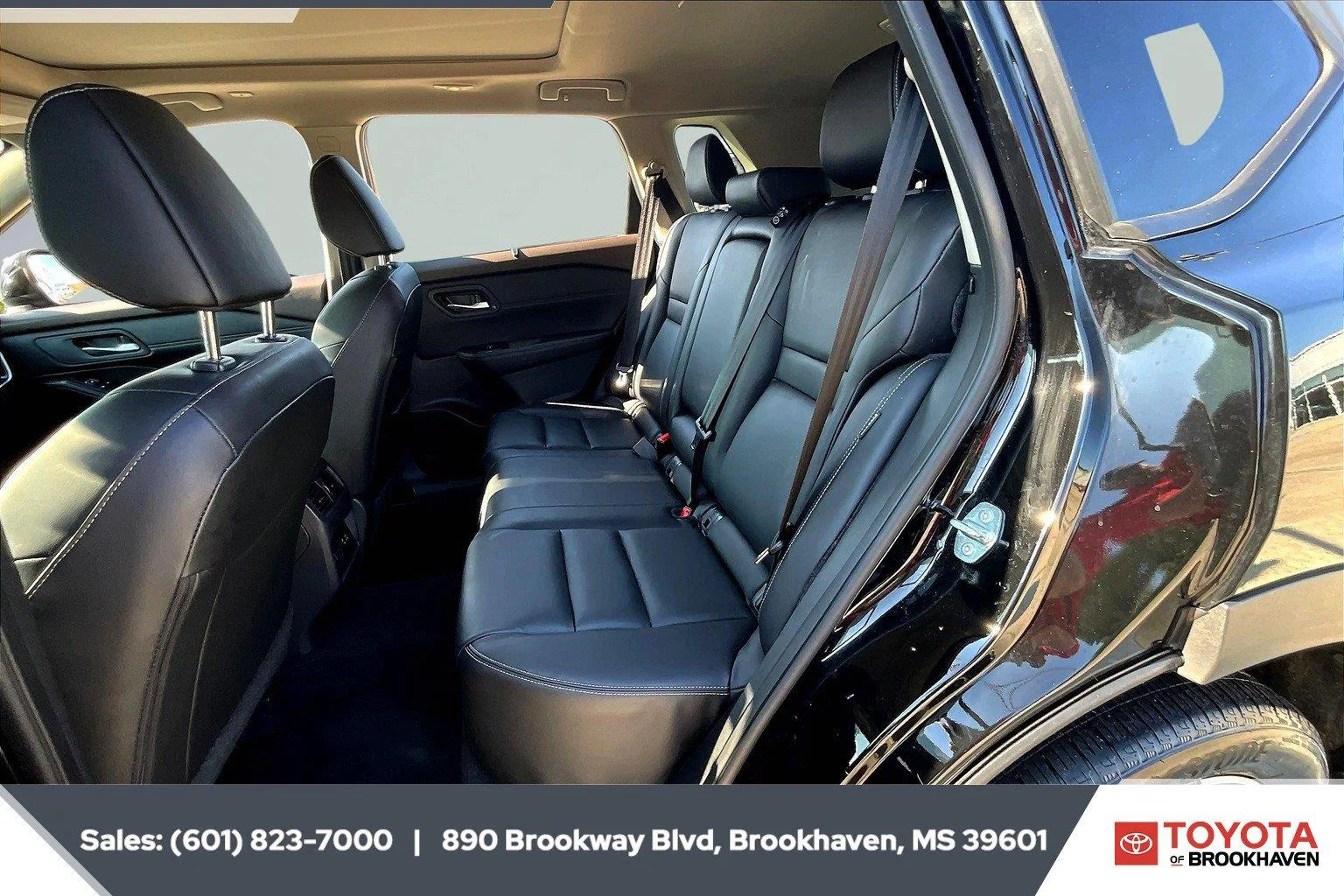 Used 2023 Super Black Nissan SL image 19