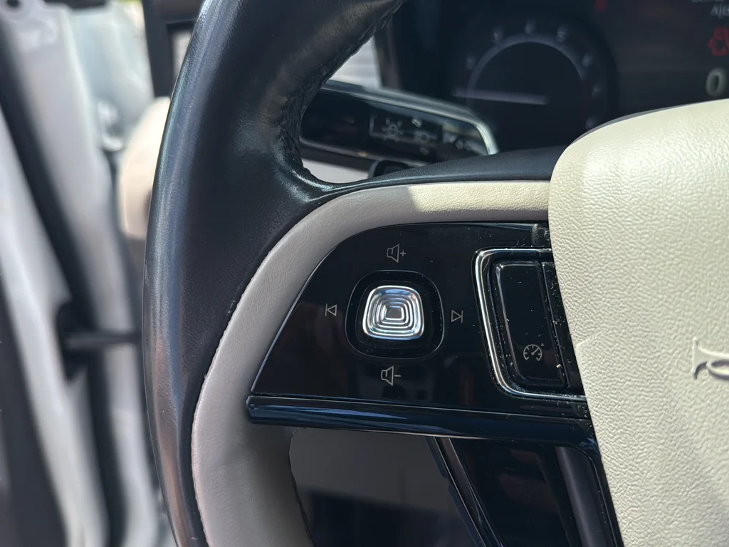 Used 2020 White Lincoln Standard image 14