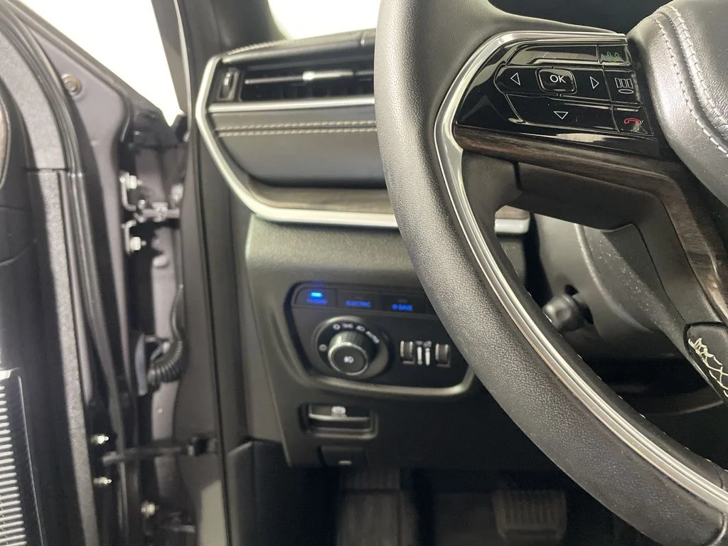 Used 2022 Gray Metallic Jeep Overland 4xe image 13