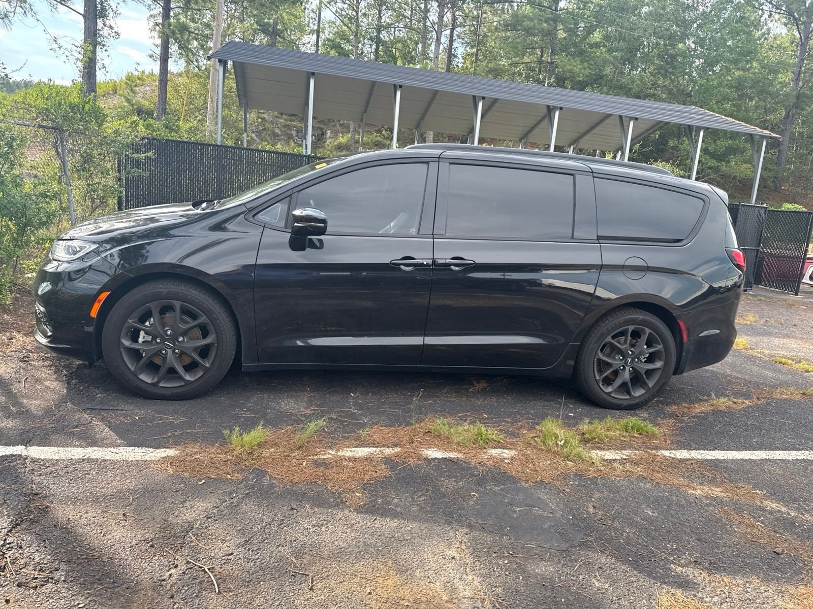 Used 2022 Black Chrysler Touring L image 4