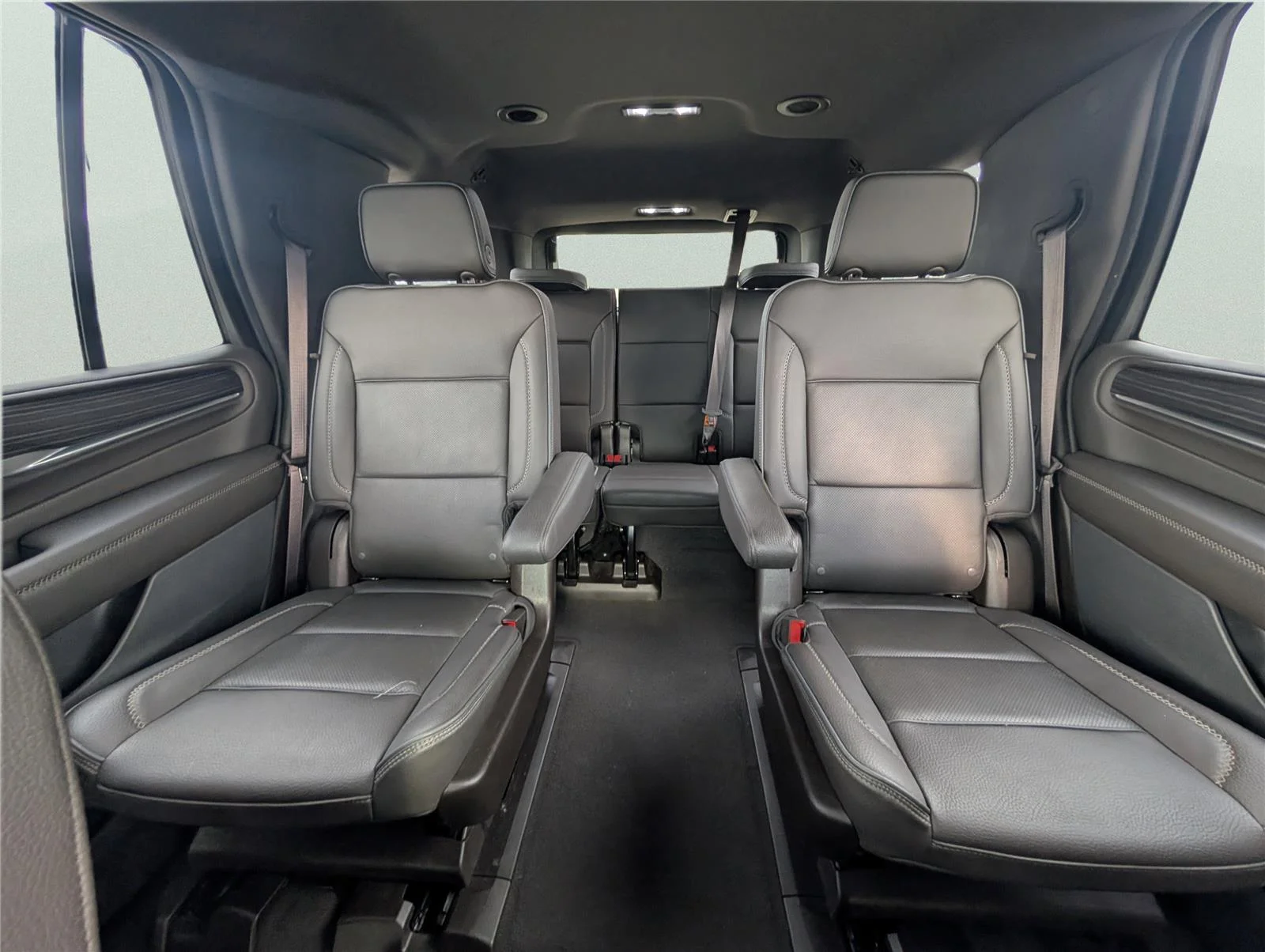 Used 2022 White Frost Tricoat GMC Denali image 19