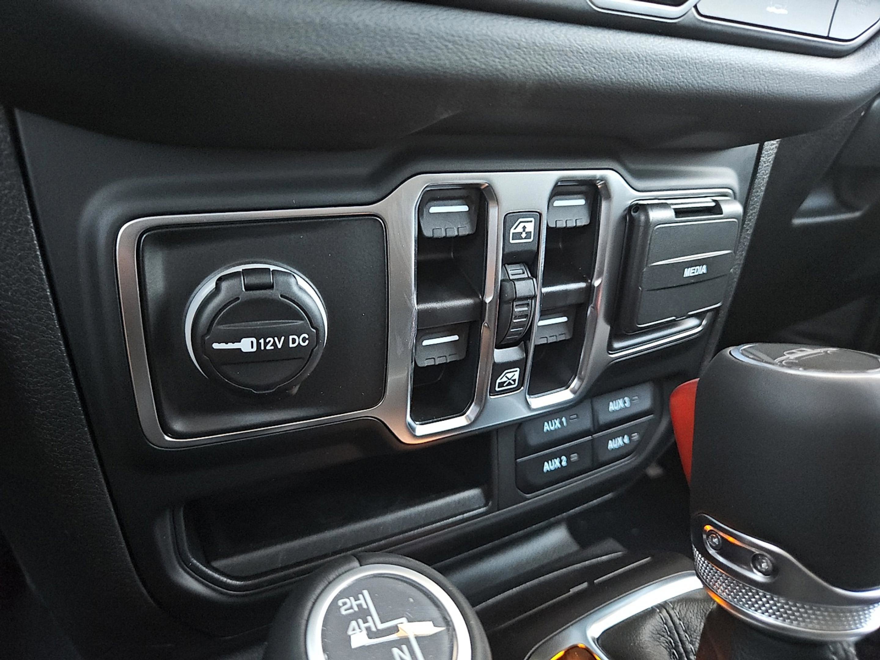 New 2025 Black Clear-Coat Exterior Paint Jeep Texas Trail image 23