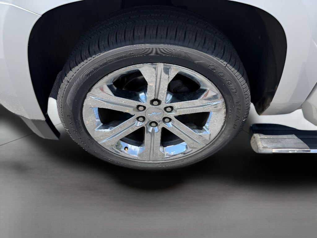 Used 2020 Silver Ice Metallic Chevrolet Premier image 10