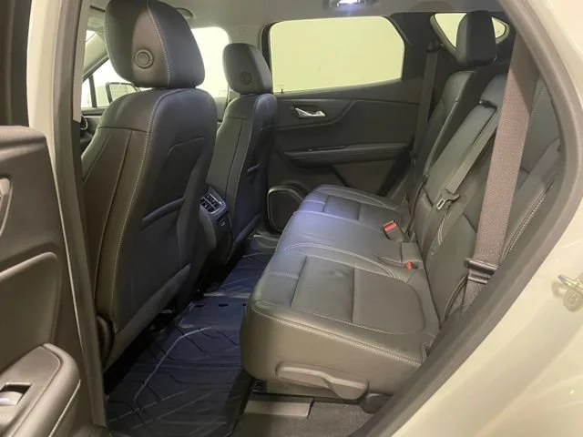 Used 2024 Summit White Chevrolet 3LT image 25