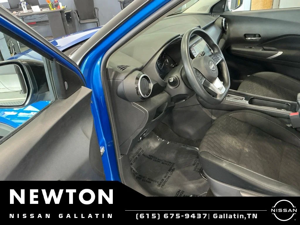 Used 2023 Electric Blue Metallic/Super Black Nissan SV image 6