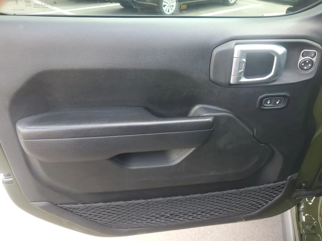 Used 2023 Green Jeep Mojave image 7
