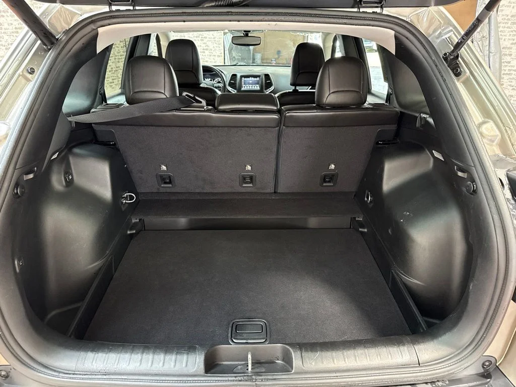 Used 2019 Light Brownstone Pearlcoat Jeep Latitude Plus image 13