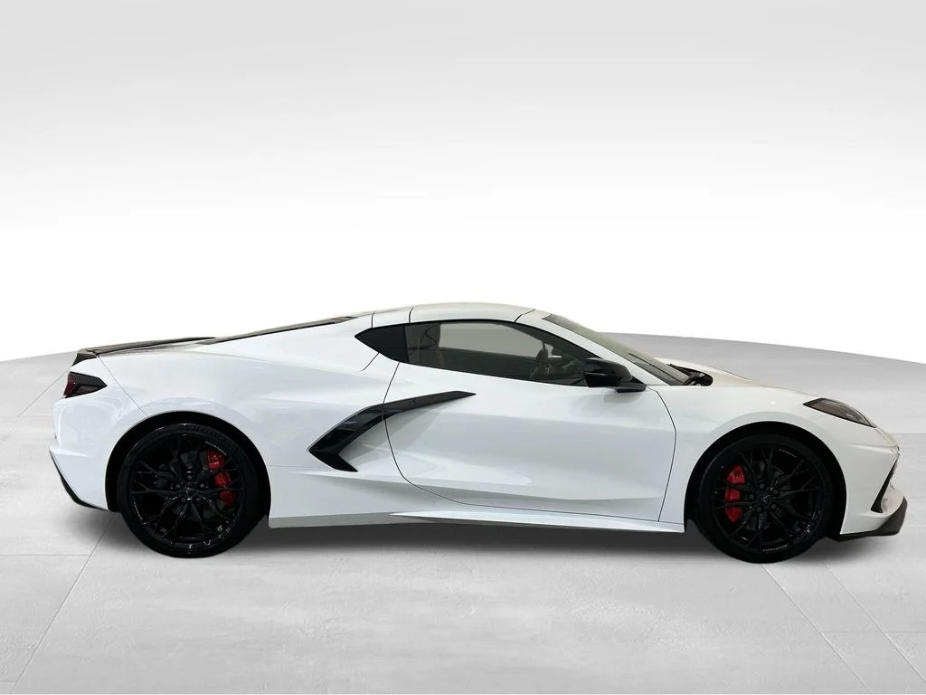Used 2025 White Chevrolet Stingray image 6