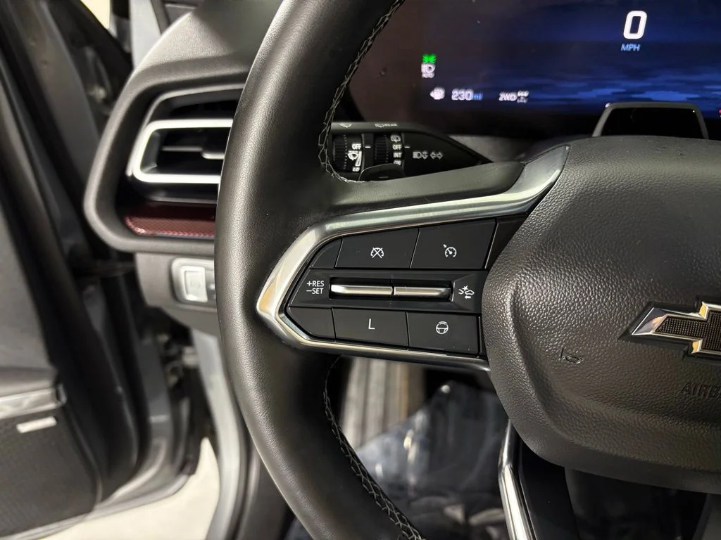 Used 2024 Gray Chevrolet Z71 image 22
