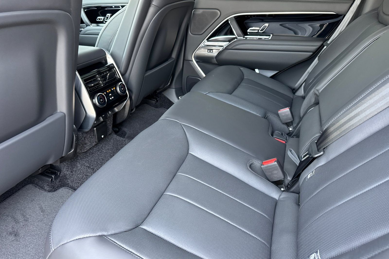 New 2026 Santorini Black Land Rover SE image 12