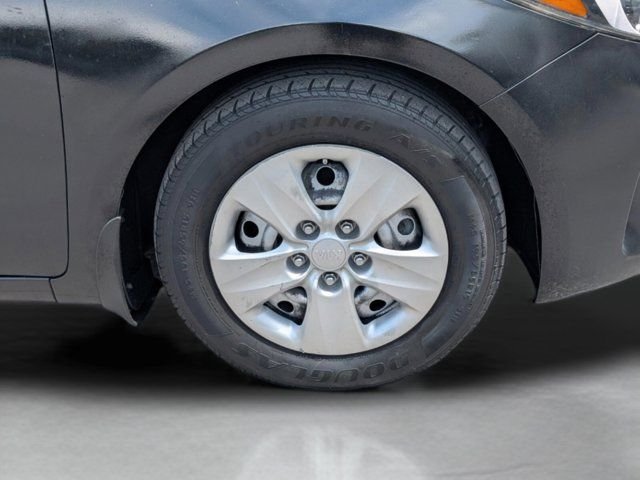 Used 2017 Black Kia LX image 9