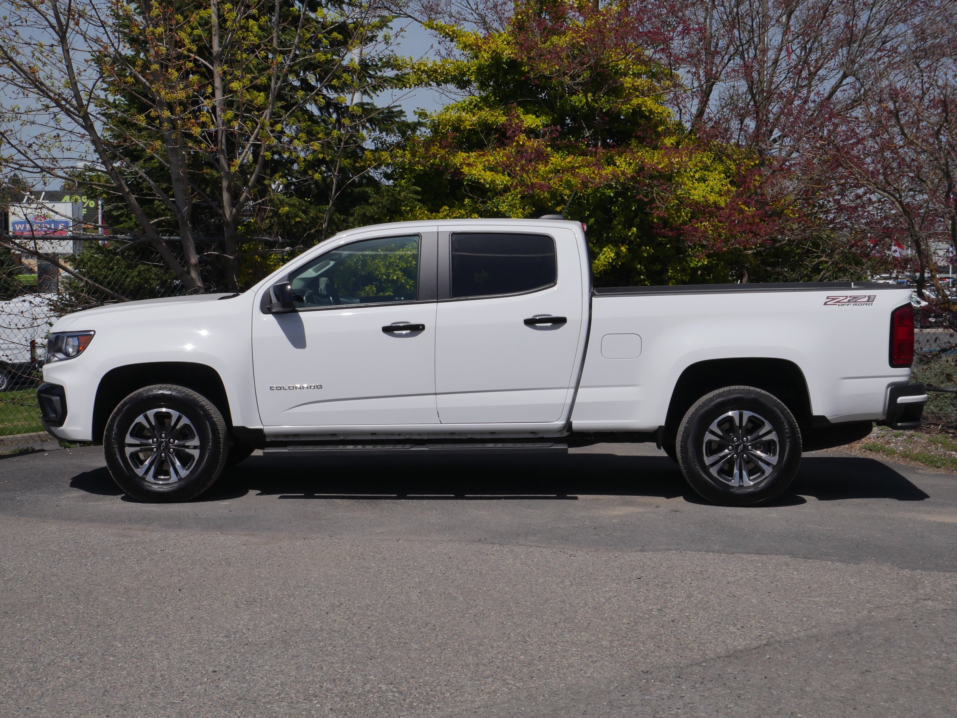 Used 2022 Summit White Chevrolet 4WD Z71 image 16