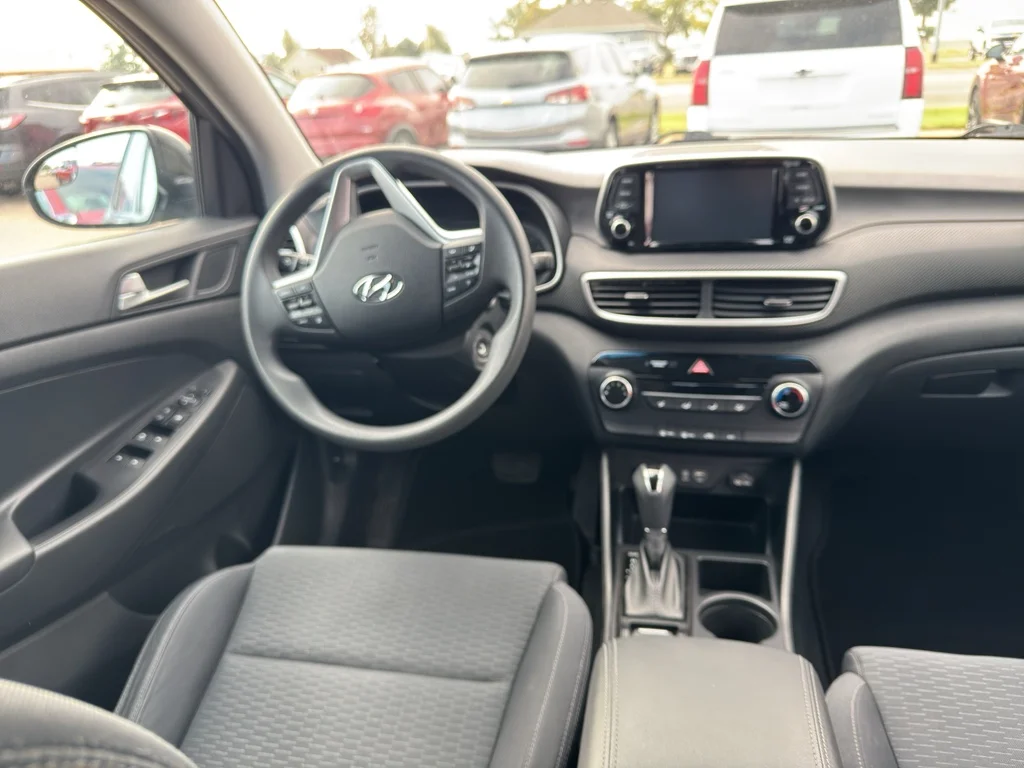 Used 2019 Black Noir Pearl Hyundai SE image 15