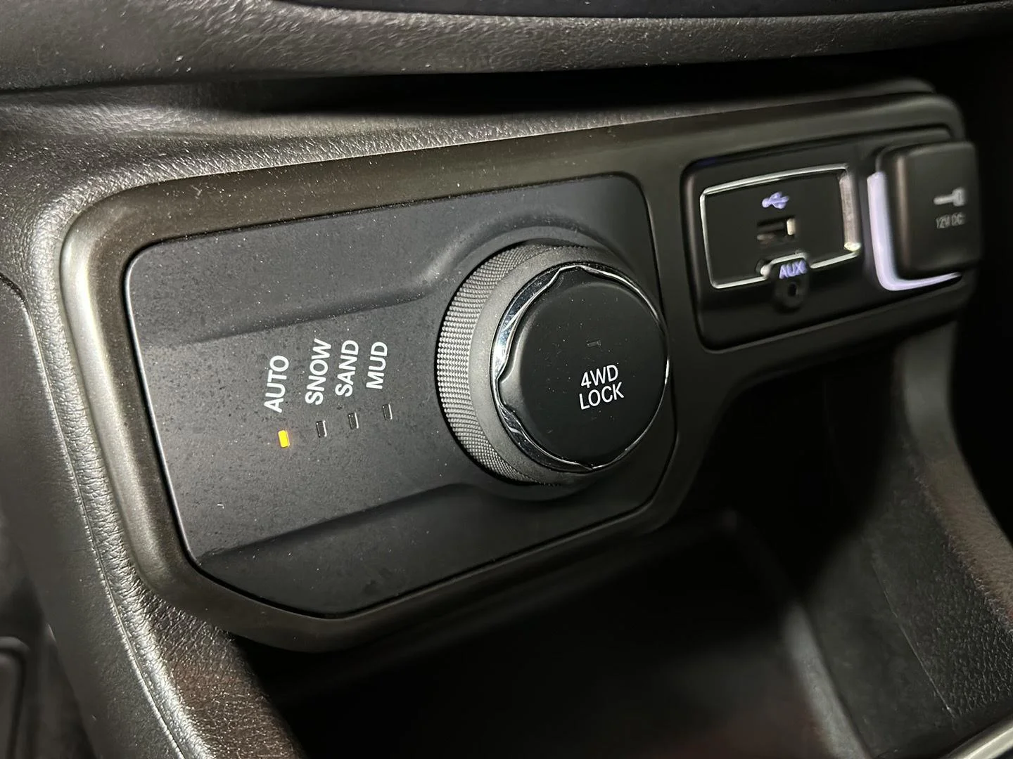 Used 2022 Graphite Gray Jeep Latitude image 23