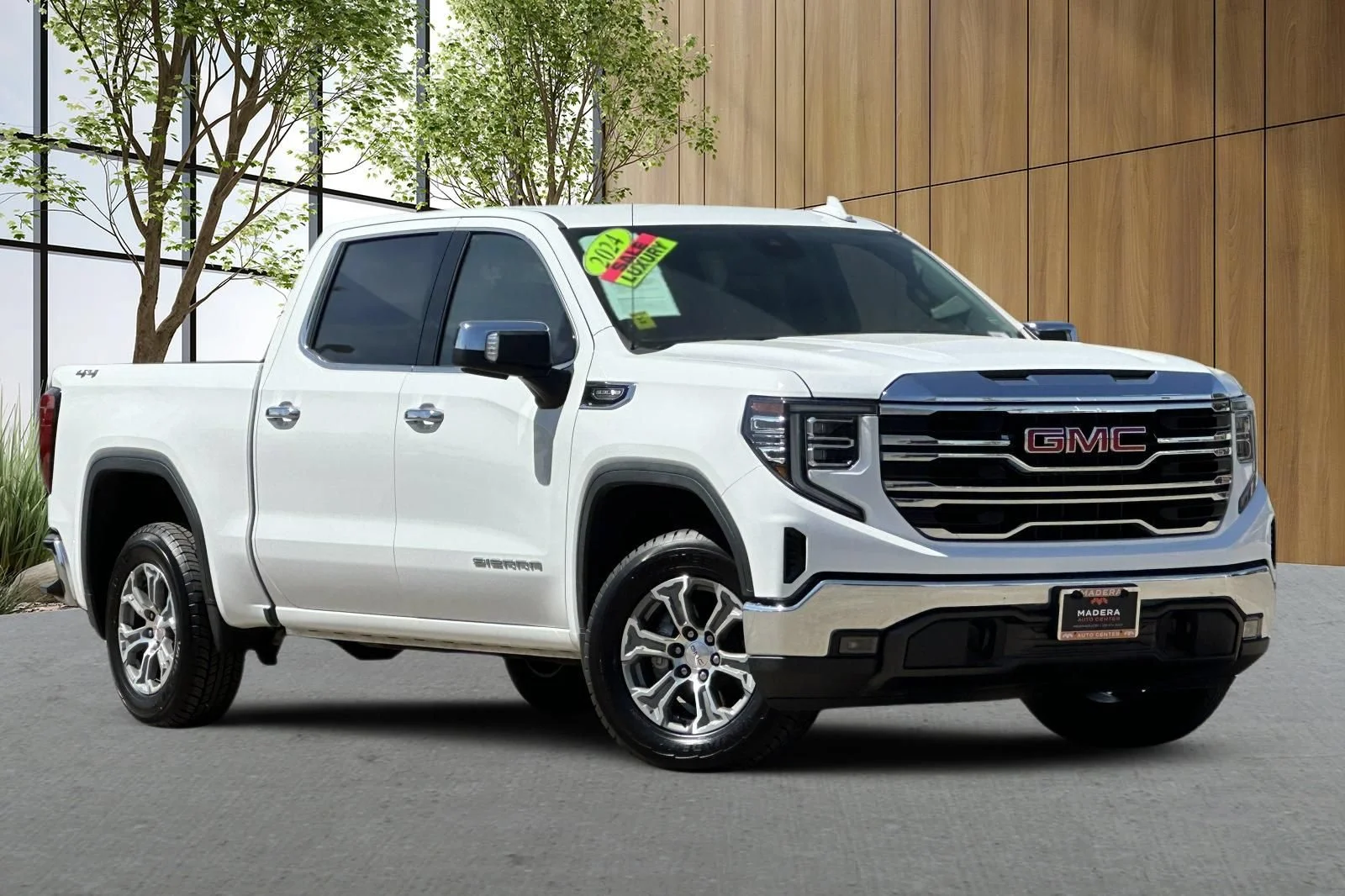 Used 2024 Summit White GMC SLT image 1