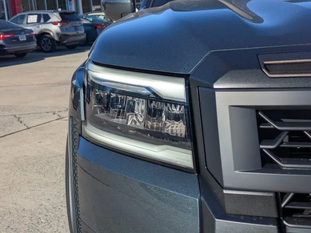 New 2027 White Nissan PRO-4X image 10