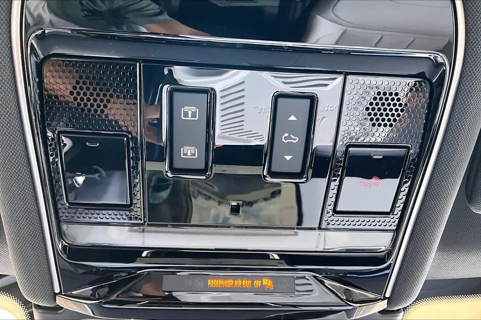 New 2026 Ostuni Pearl White Land Rover Dynamic SE image 18