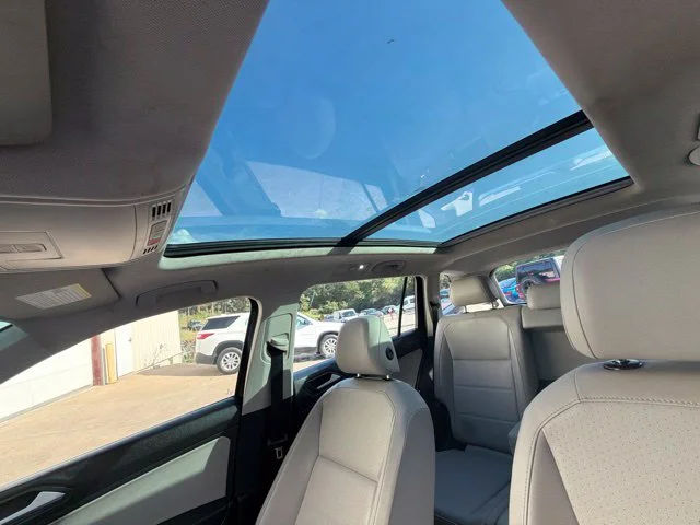 Used 2020 Black Volkswagen 2.0T SE image 22