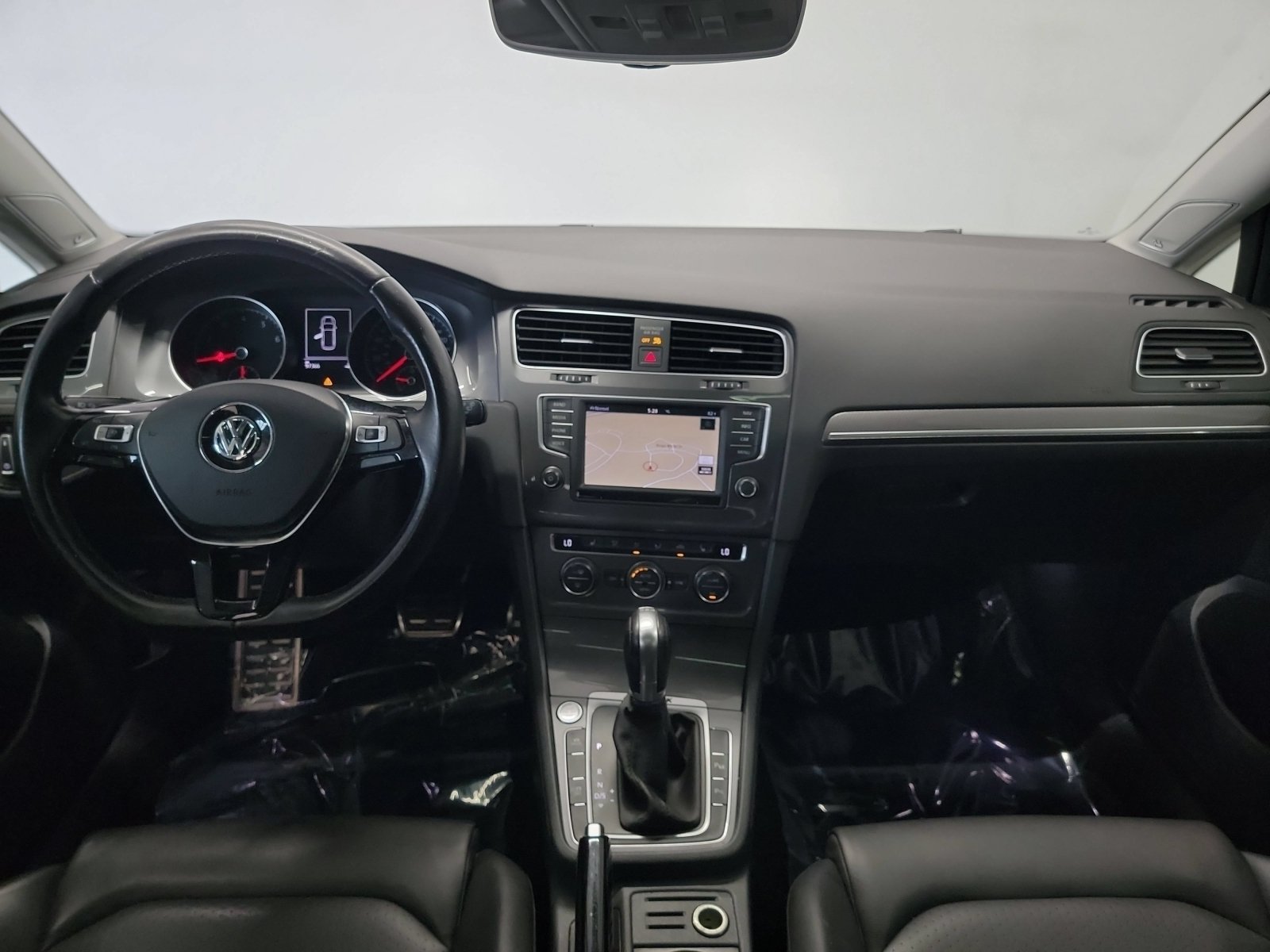 Used 2017 Pure White Volkswagen SEL image 11