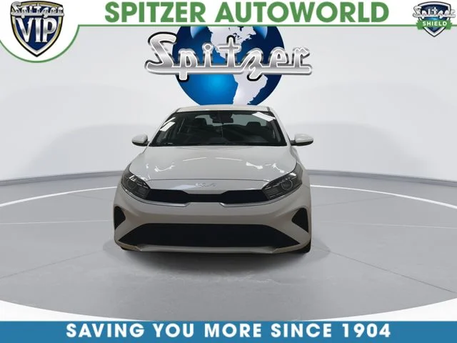 Used 2022 Snow White Pearl Kia LXS image 3
