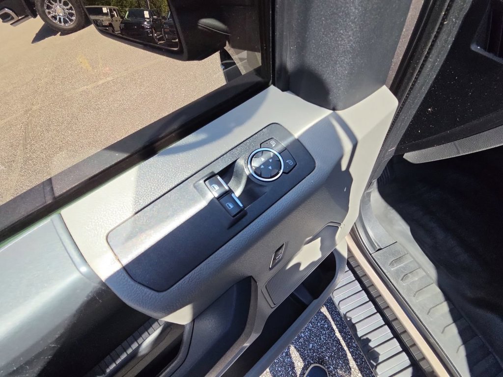 Used 2020  Ford XL image 9