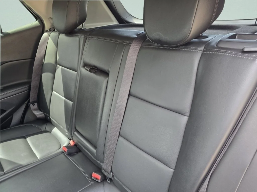 Used 2018 Summit White Buick Essence image 29