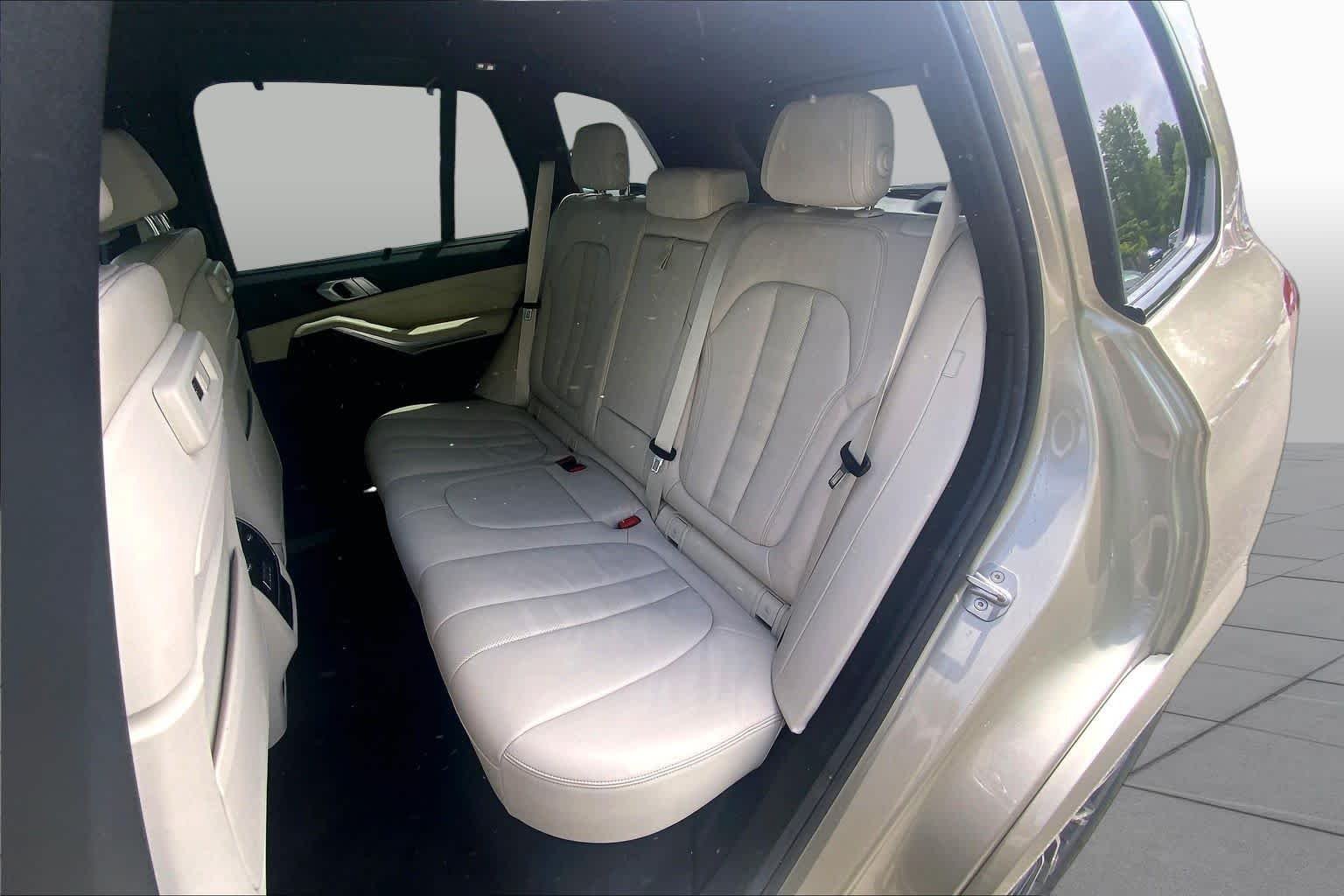 Used 2019 Sunstone Metallic BMW xDrive50i image 21