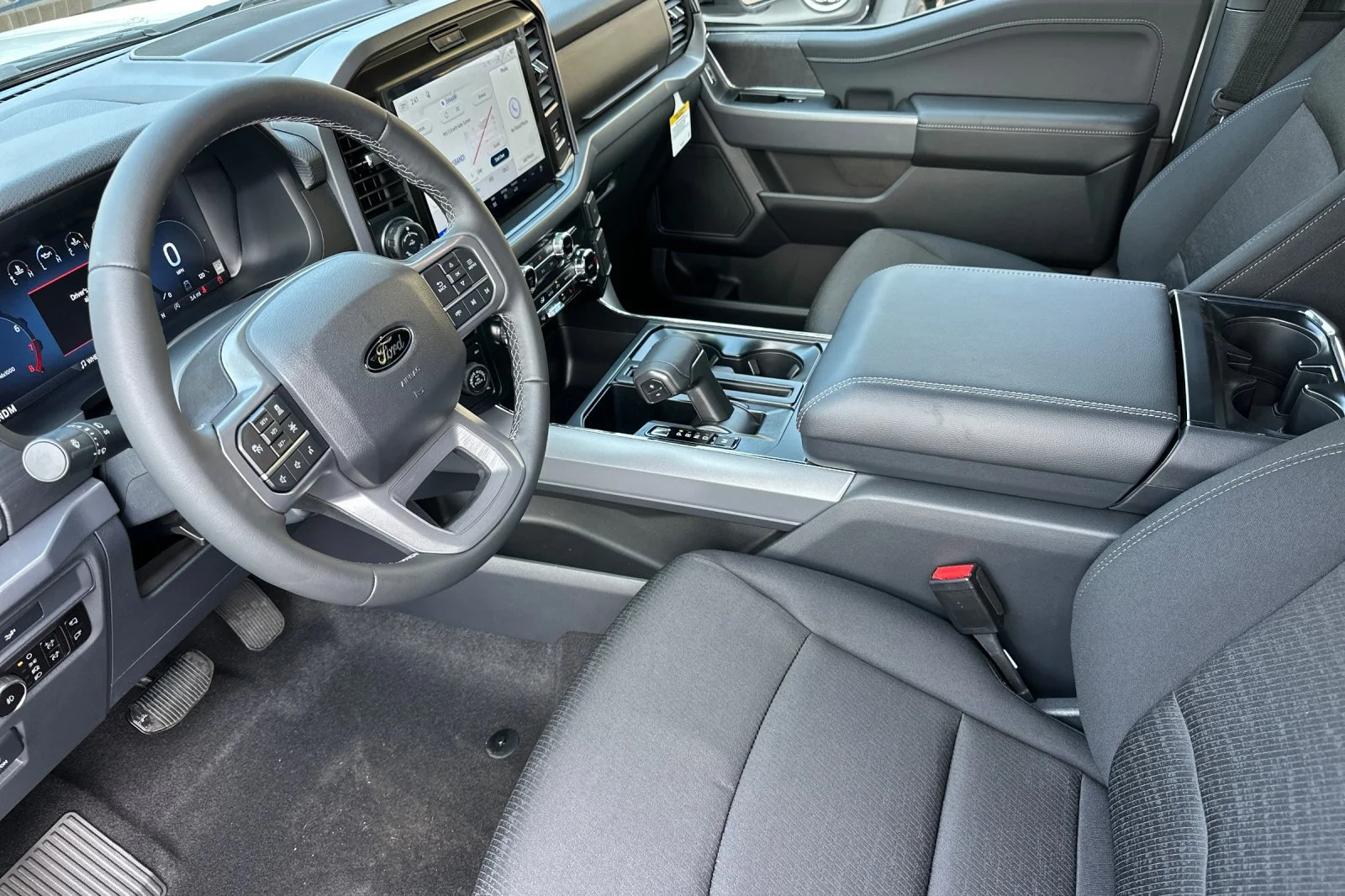 New 2026 Oxford White Ford XLT image 9