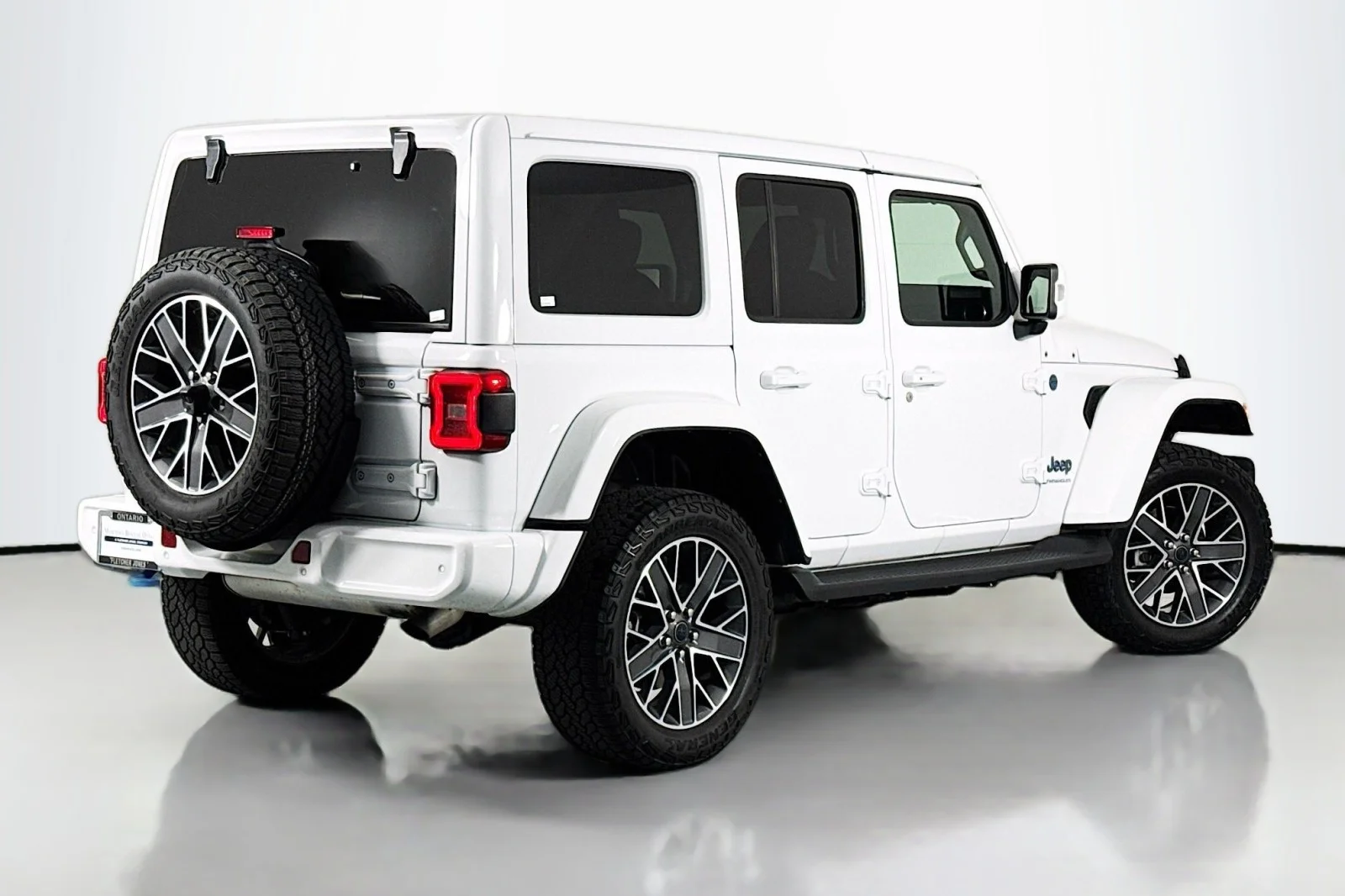 Used 2024 BRIGHT WHITE Jeep High Altitude image 12