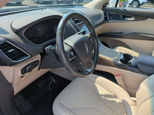 Used 2020 White Lincoln Reserve image 16