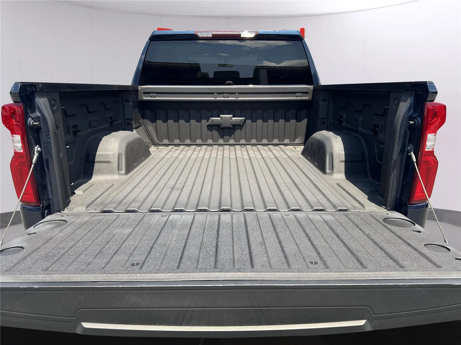 Used 2021 NORTHSKY BLUE METALLIC Chevrolet Custom image 10