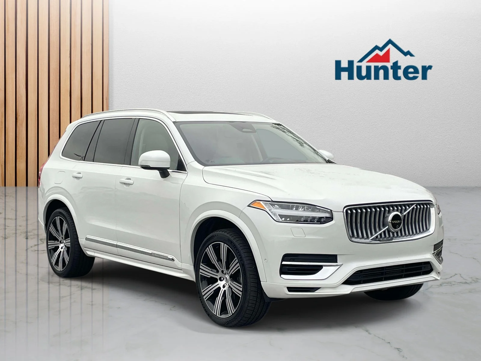 Used 2024 Crystal White Metallic Volvo Ultimate Bright Theme image 1