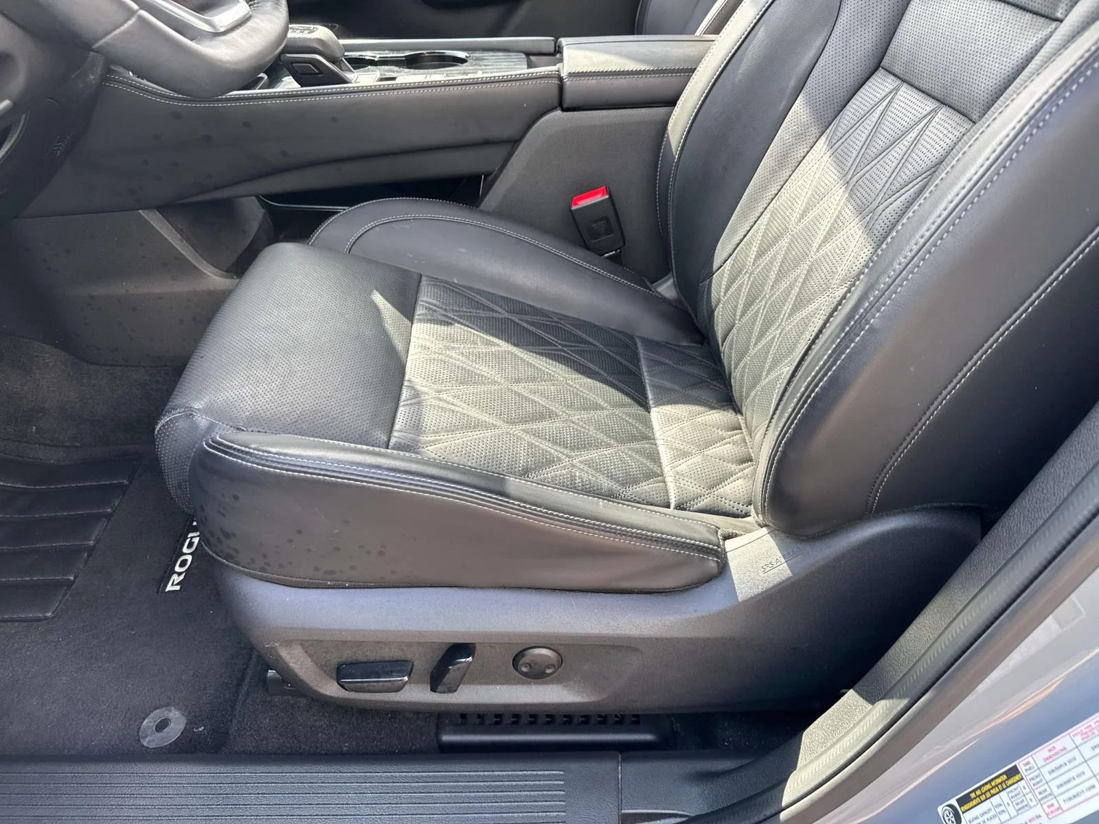 2023 Nissan Rogue Platinum - Photo 17