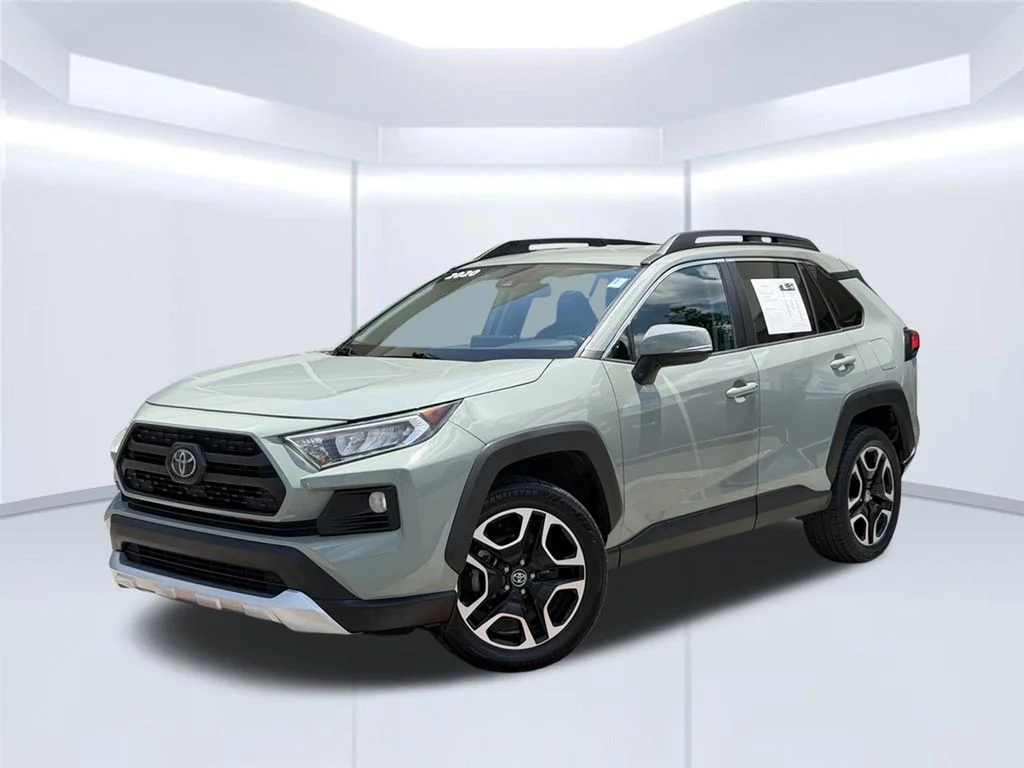 Used 2020  Toyota Adventure image 1