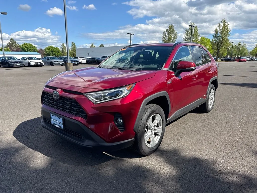 Used 2020 Ruby Flare Pearl Toyota XLE image 3