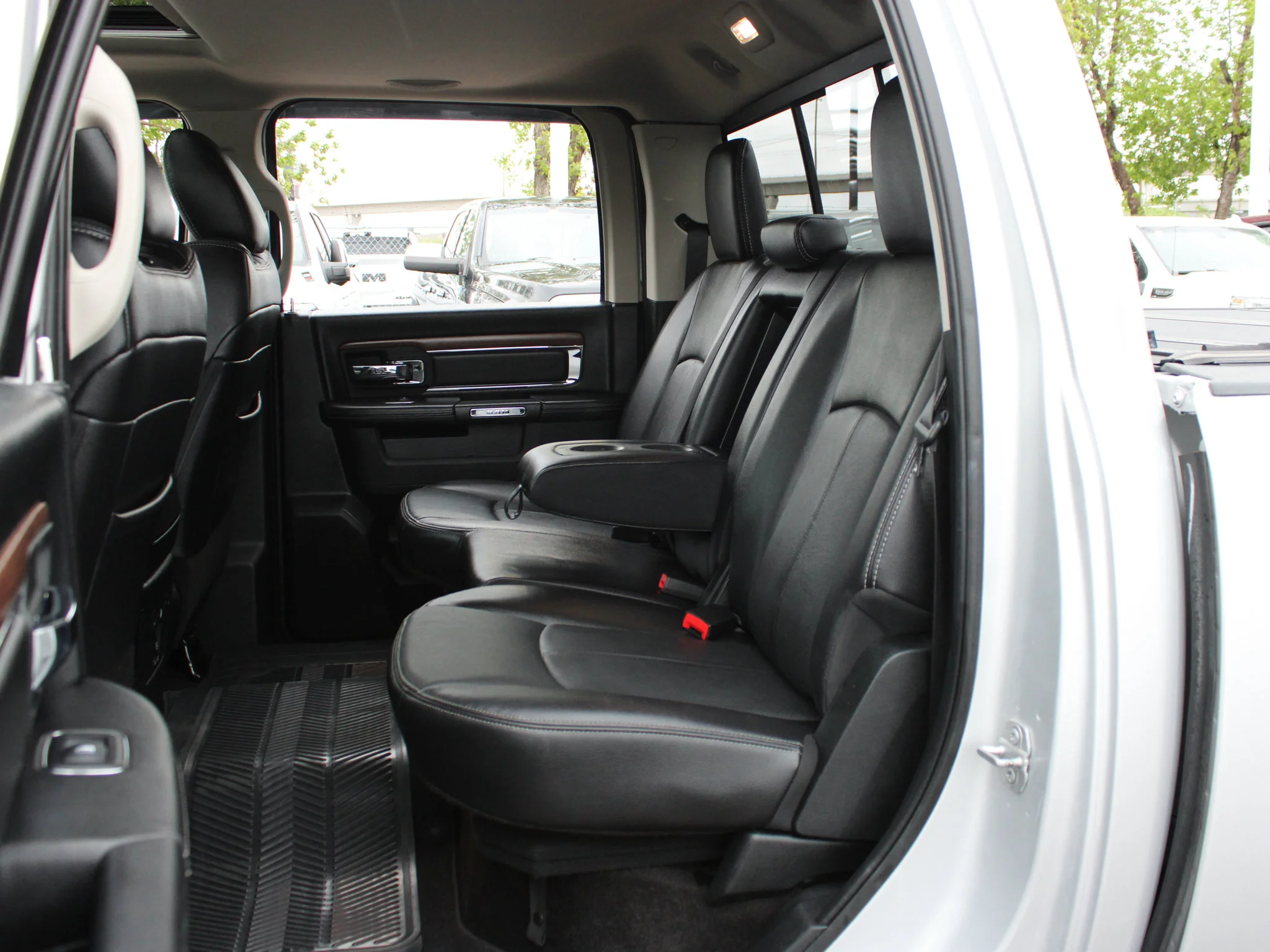Used 2018 Silver RAM Laramie * HEMI V8 | 3M PPF | Alpine | Apple CarPlay | Tonneau Cover | Sunroof | Heated Seats image 17