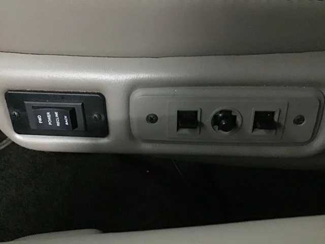 Used 2023 Bronze Chevrolet Explorer Limited SE image 27