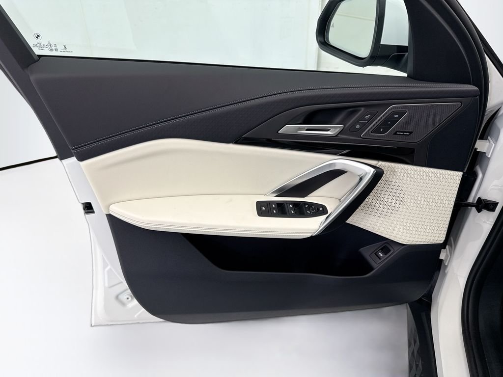 Used 2026 Alpine White BMW xDrive28i image 24