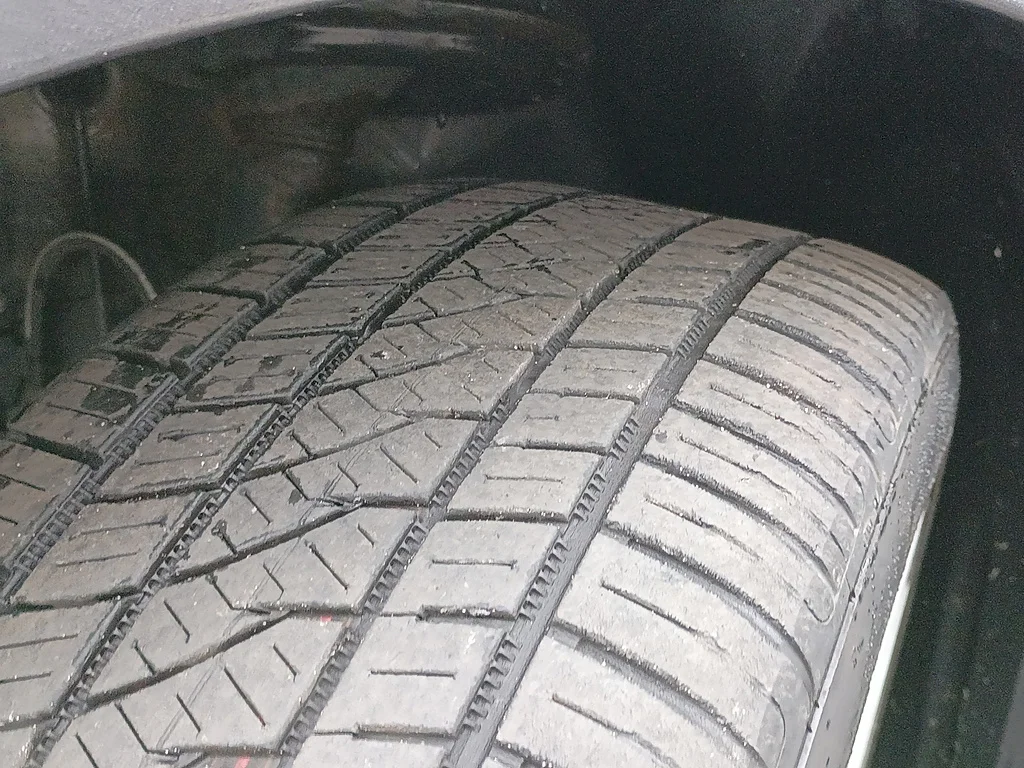 Used 2014 Magnetic Gray Metallic Toyota XLE image 9