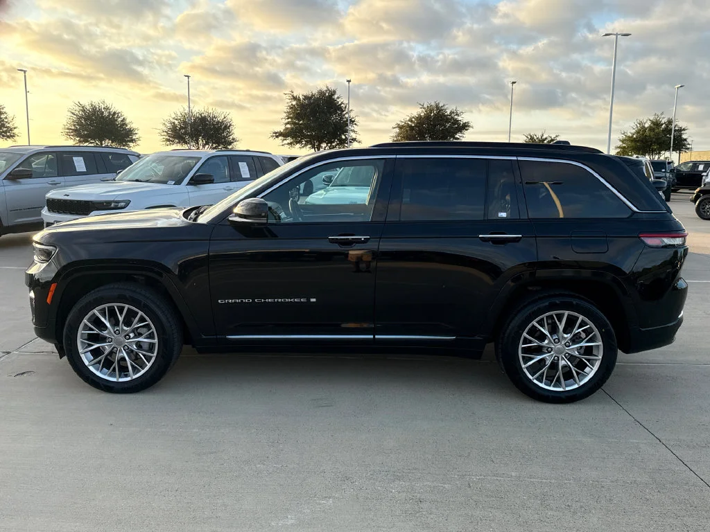 Used 2024 Black Jeep Summit image 5
