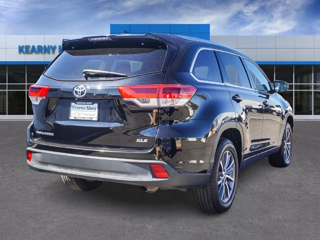 Used 2019 Black Toyota XLE image 6