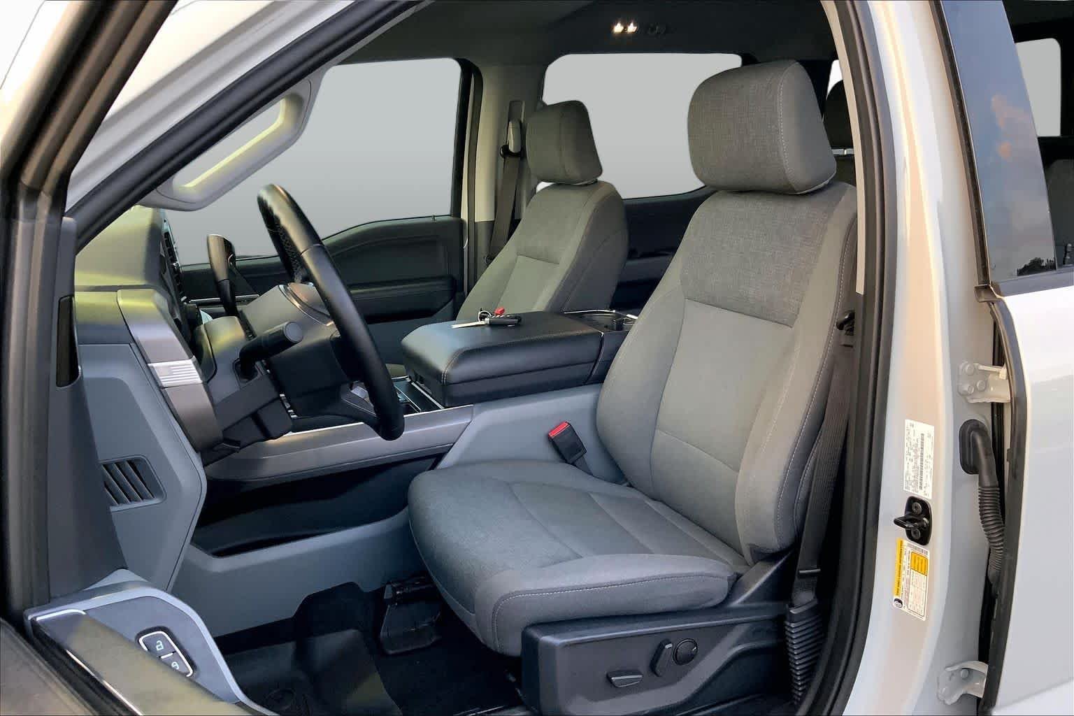 Used 2024 Avalanche Gray Ford XLT image 7