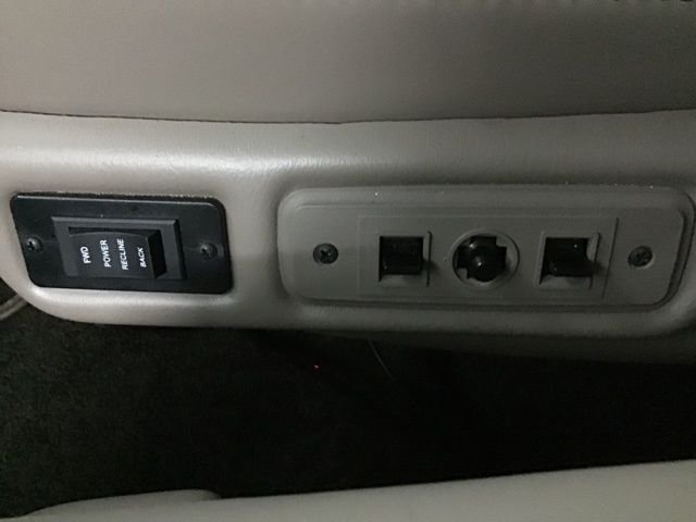 Used 2023 Bronze Chevrolet Explorer Limited SE image 27