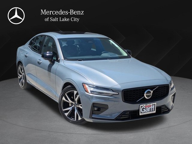 2024 Volvo S60 Plus Dark Theme