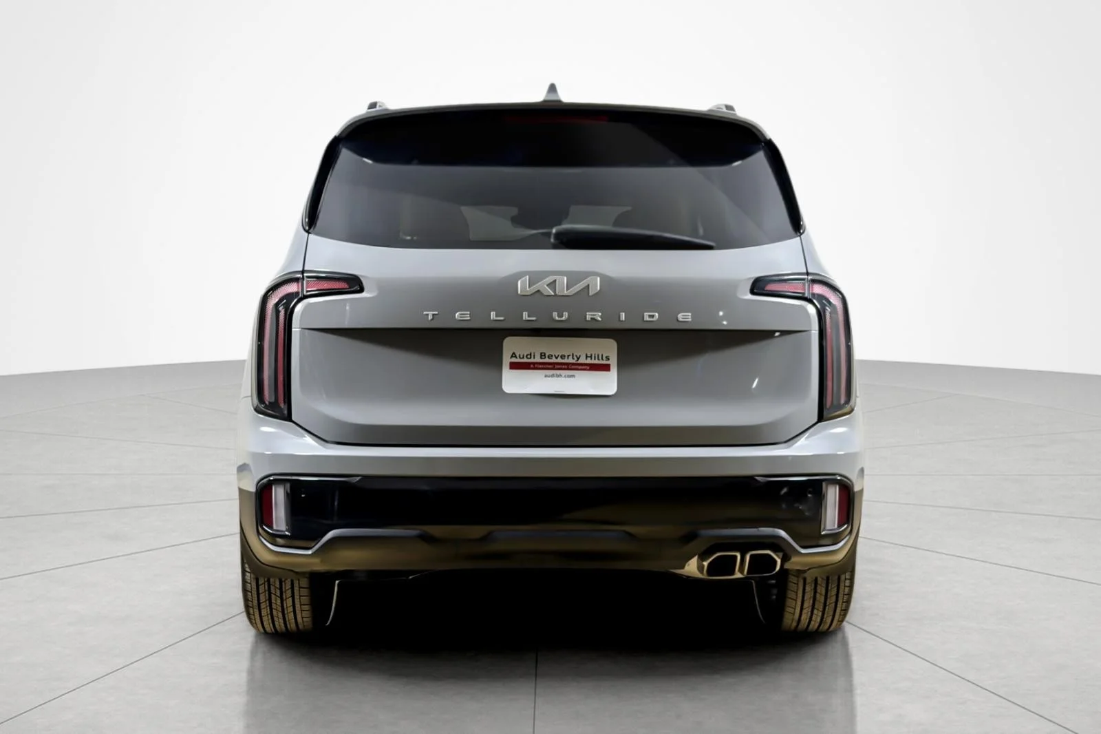 Used 2024 WOLF GRAY Kia SX AWD image 4