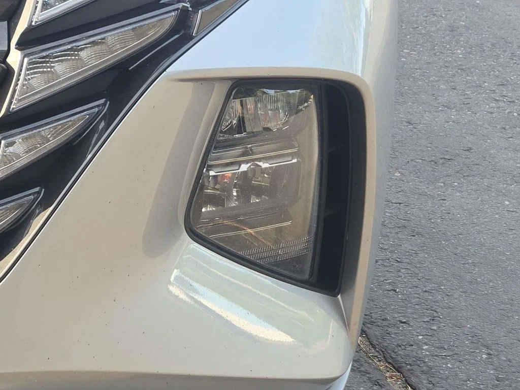 Used 2022 Shimmering Silver Hyundai SE image 17