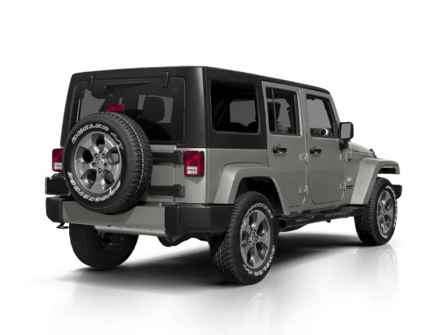 Used 2016 Billet Silver Met Jeep Sahara image 2