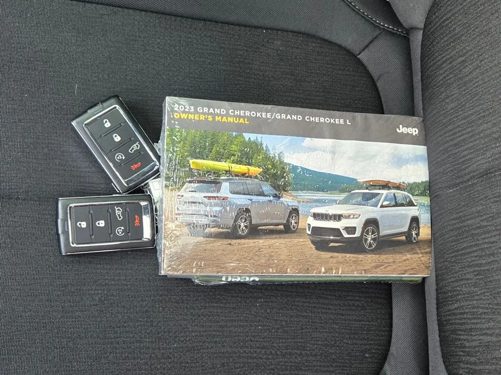 Used 2023 Black Jeep Laredo image 10