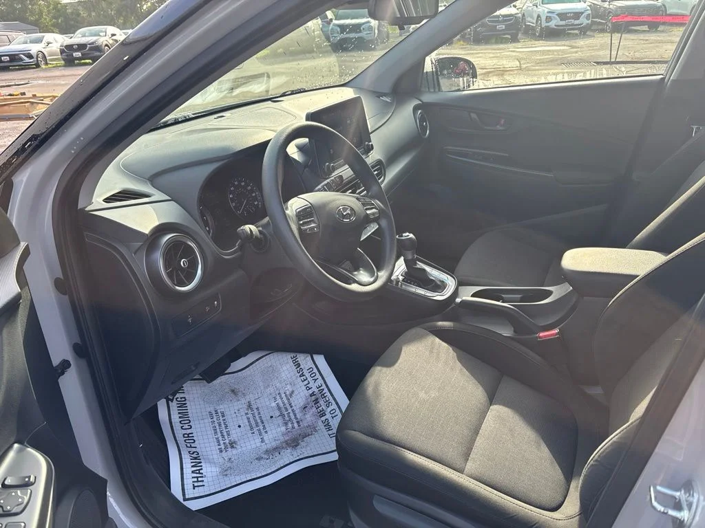 Used 2022 Silver Hyundai SEL image 9